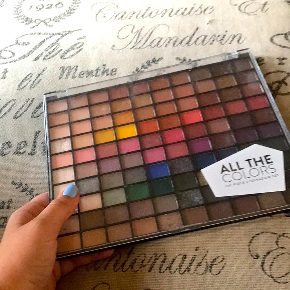 Eyeshadow pallet